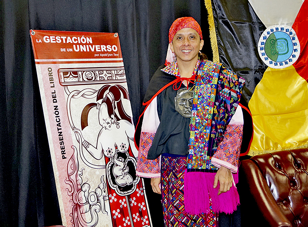 Presentan libro en el Consulado de México