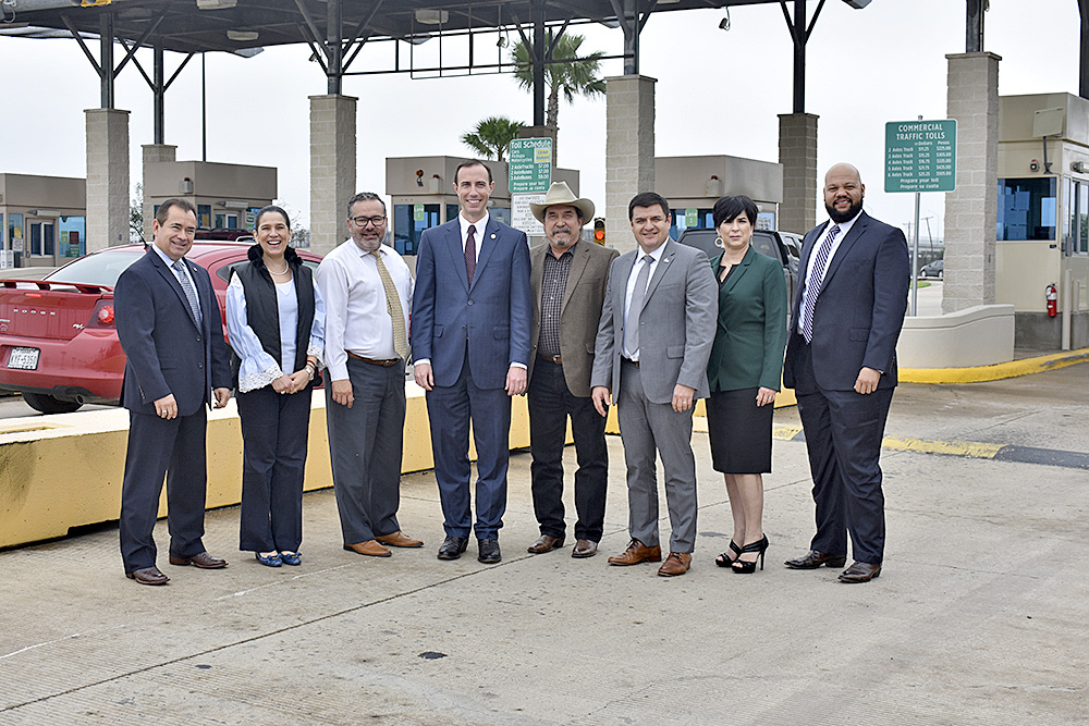 El Secretario de Estado de Texas visitó el Puente Internacional Anzaldúas