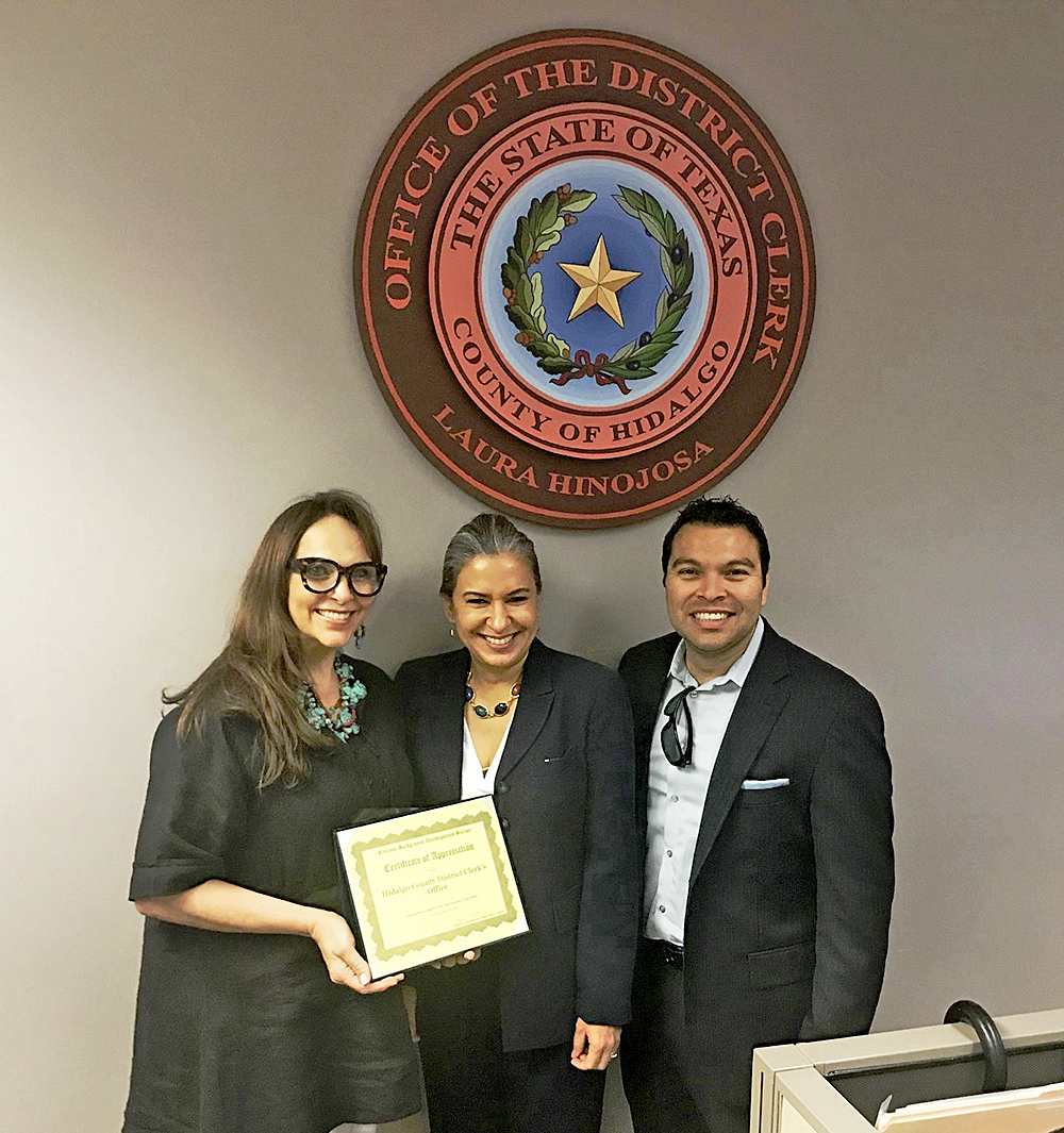 Reconocimiento especial a la secretaria del Condado Hidalgo