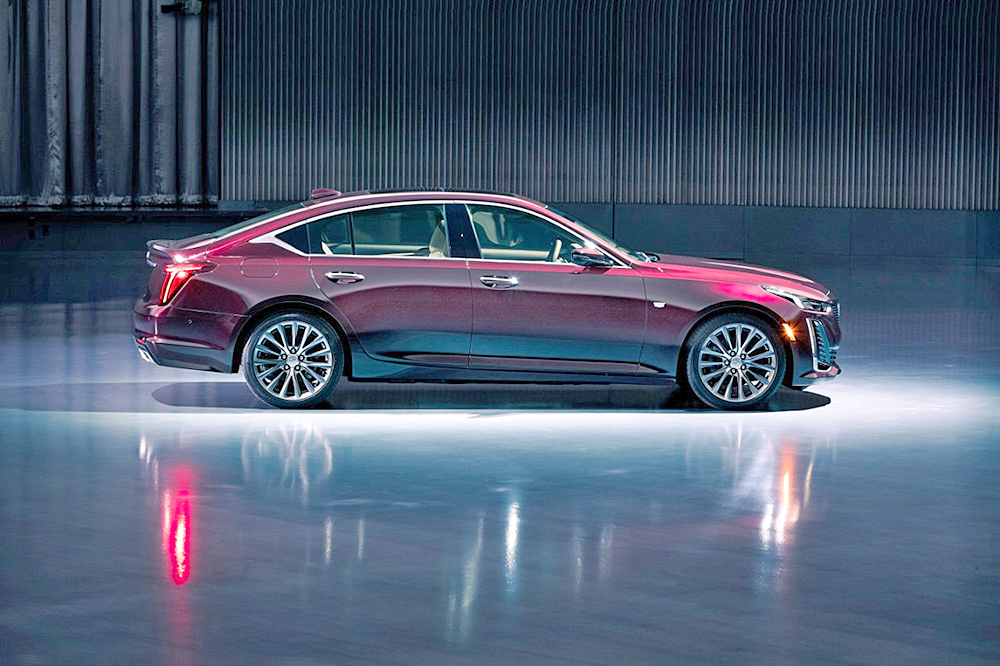 Cadillac quiere seguir firme con su línea de sedanes y presentó el nuevo CT5