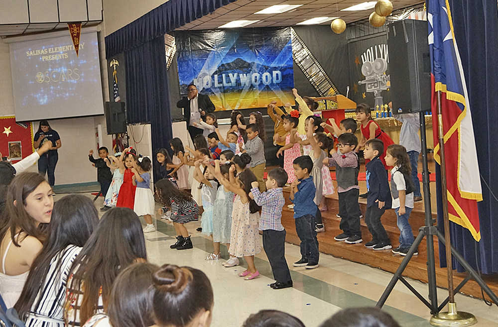 Celebran gala estilo Hollywood en Salinas Elementary