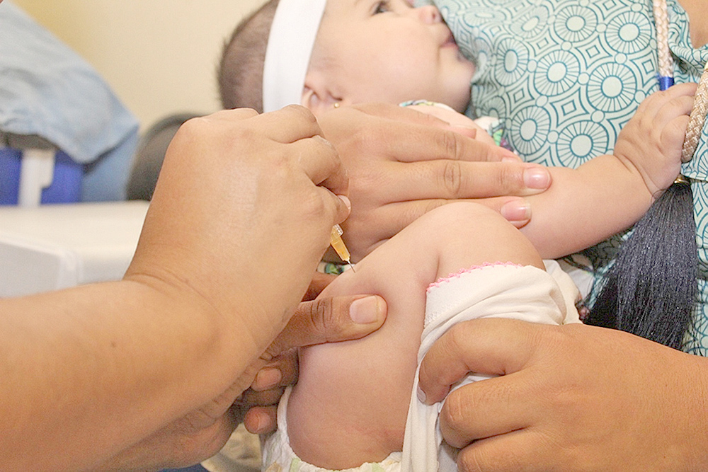 Vacunar o no, lucha entre la salud pública y las creencias personales