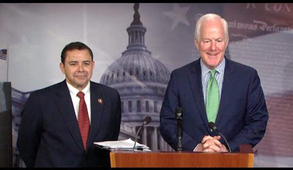 Cornyn y Cuéllar presentan iniciativa de ley HUMANE, para abordar la crisis fronteriza