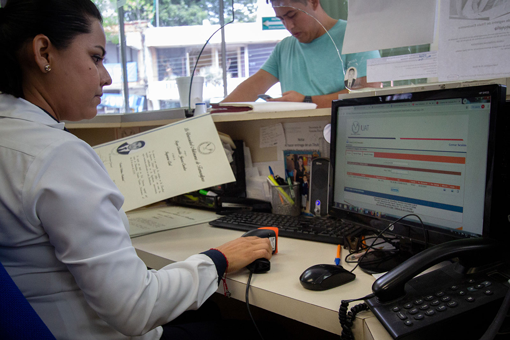 Agiliza UAT trámites para la titulación