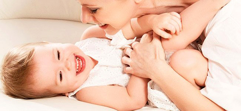 Los bebés pueden identificar vínculos sociales a través de la risa, según estudio