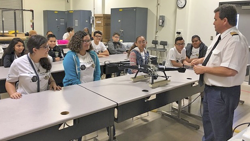 STC ahora entrena a pilotos adultos de drones