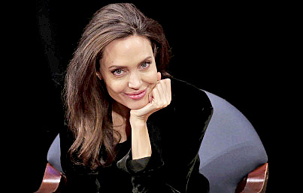 “Maléfica” regresa al cine incontrolable y llena de furia