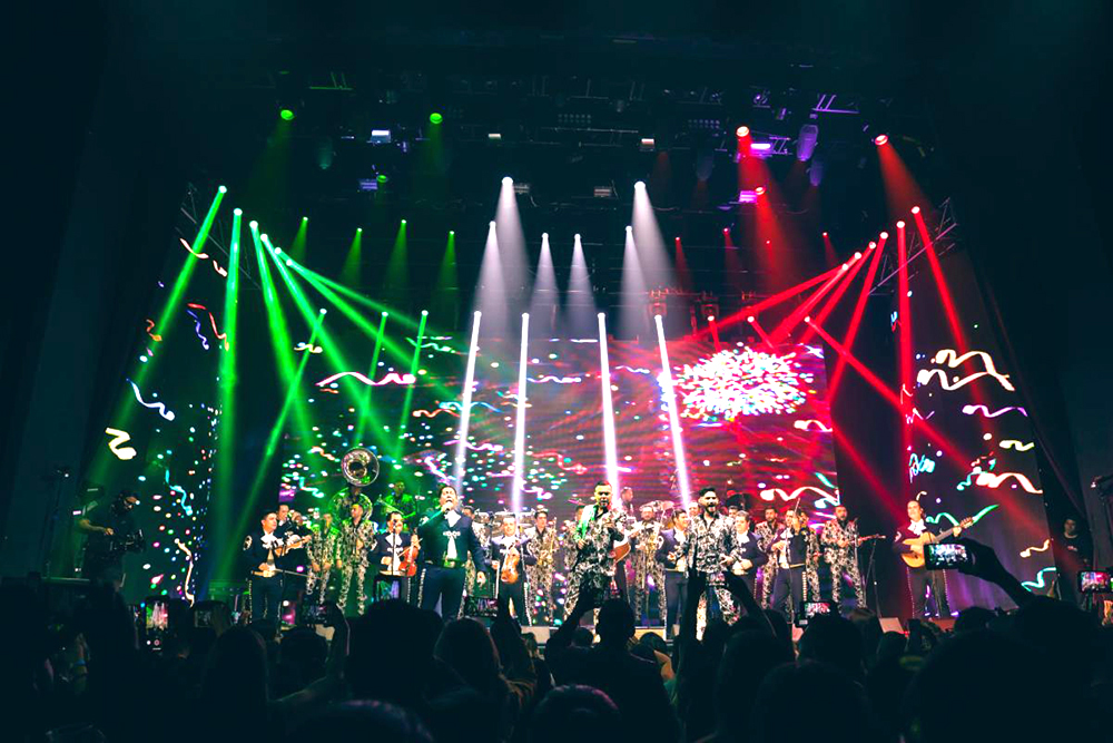 Banda el Recodo y el Mariachi Vargas en el State Fram Arena, el 24