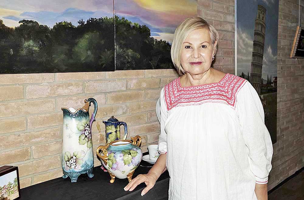 El arte pictórico de Miriam Smith, en porcelana y cuadros al óleo