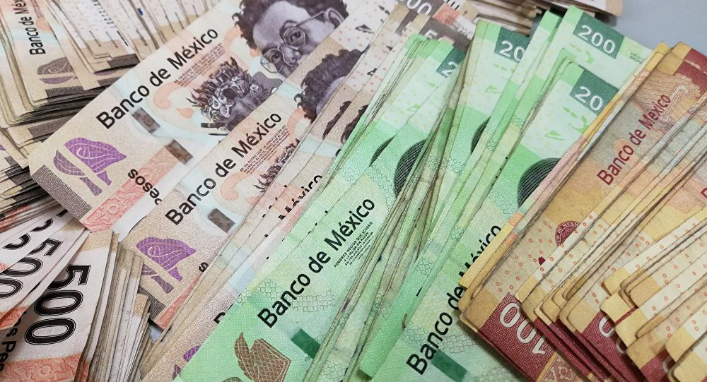 El peso perdió 30.4 centavos en “lunes negro”