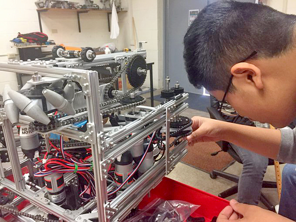 Programa de robótica de McAllen ISD prospera en cada campus