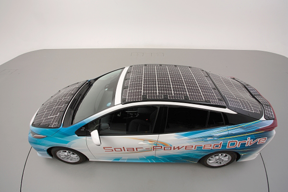 La introducción de paneles solares en automóviles eléctricos