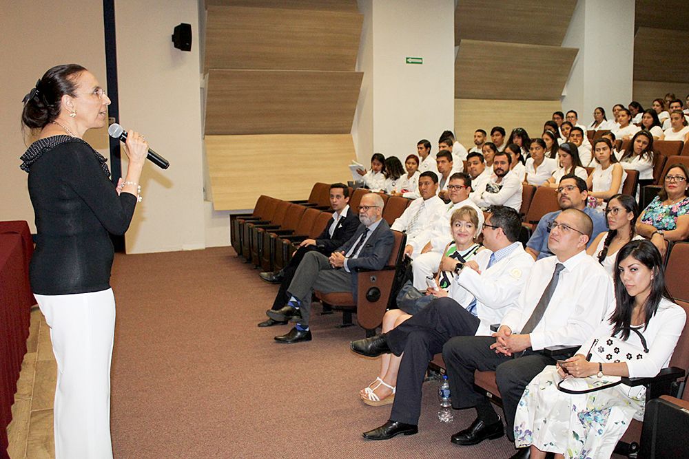 Comparten avances de la cirugía robótica