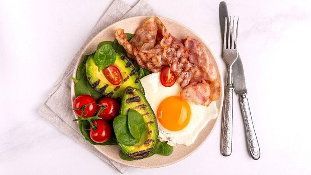 Dieta baja en carbohidratos que restringe la glucosa podría mejorar funciones cerebrales en adultos mayores