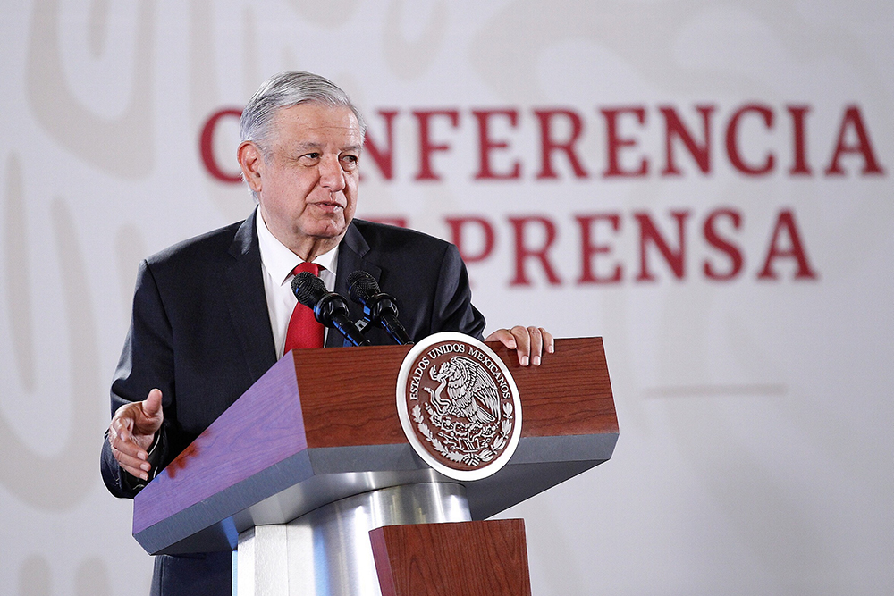 Invitar al papa a México, instruye López Obador a embajador