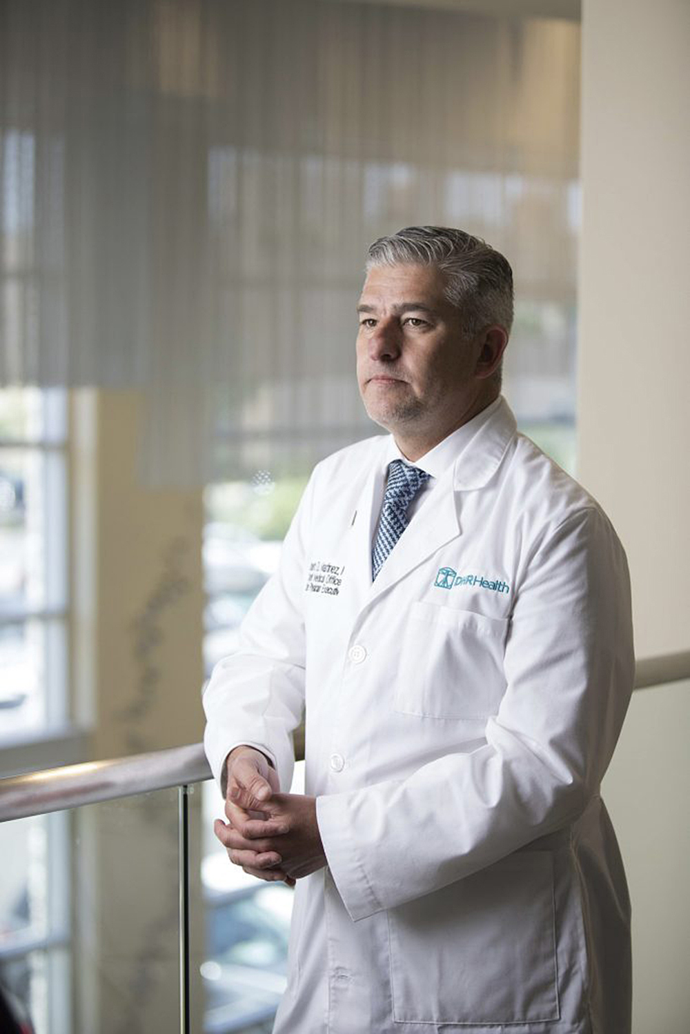 El Dr. Robert D. Martínez, miembro de la Junta Médica de Texas