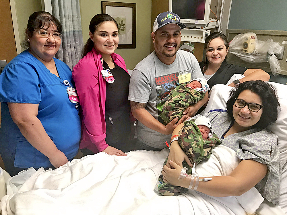 Nacen 4 pares de gemelos el mismo día en Weslaco