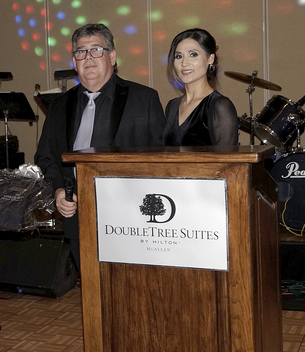 Jubilosa celebración de Discovery Charter Buses, LLC