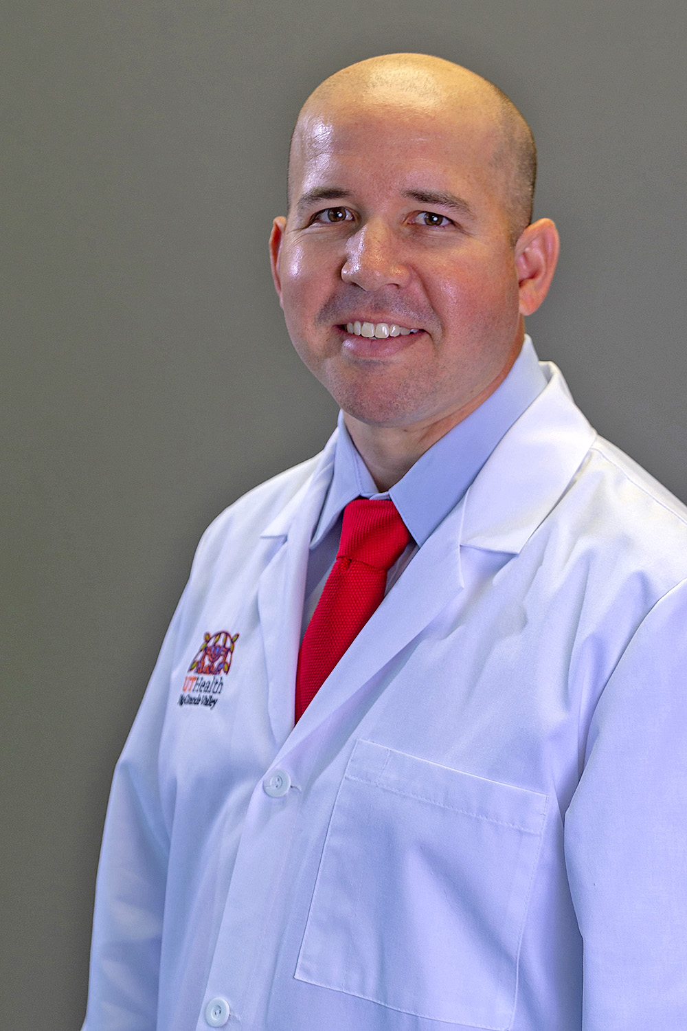 Especialista en urología que trata a pacientes en el Valle