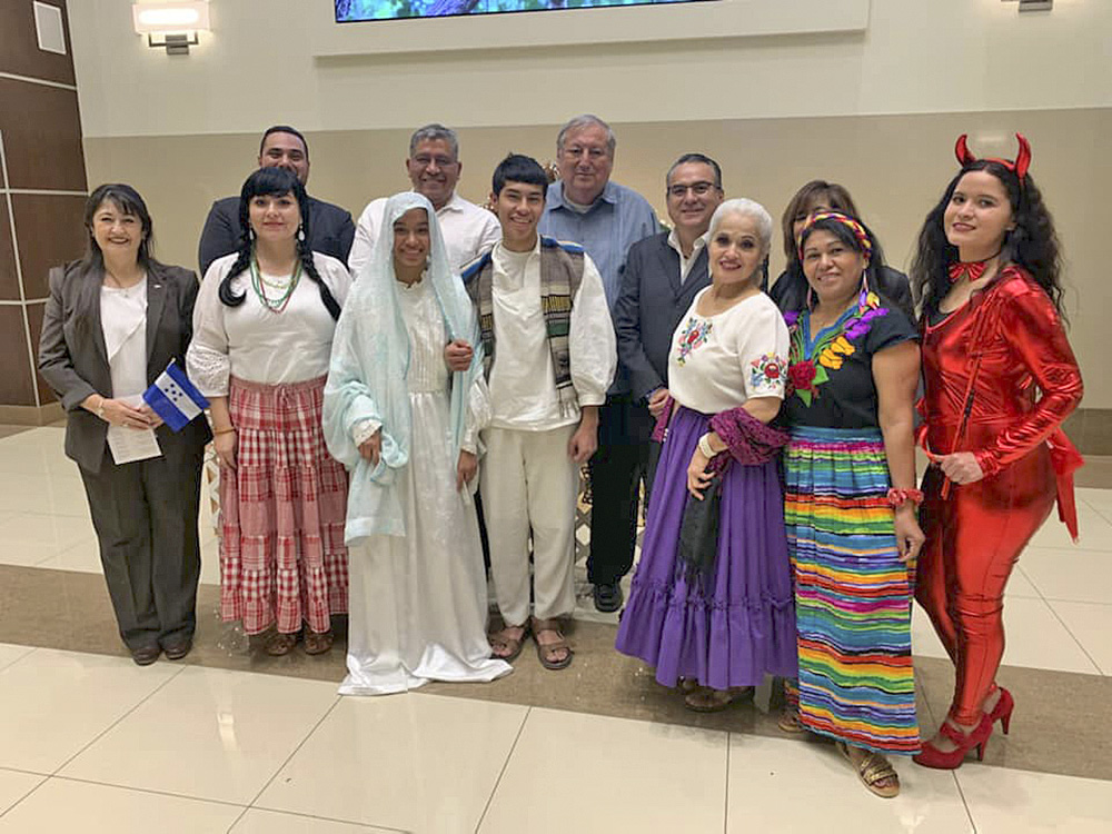 Alegre posada y pastorela en Mission