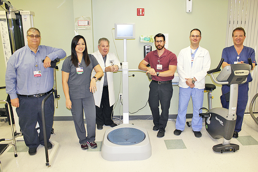 Pacientes de Knapp Medical Center agradecen a terapistas