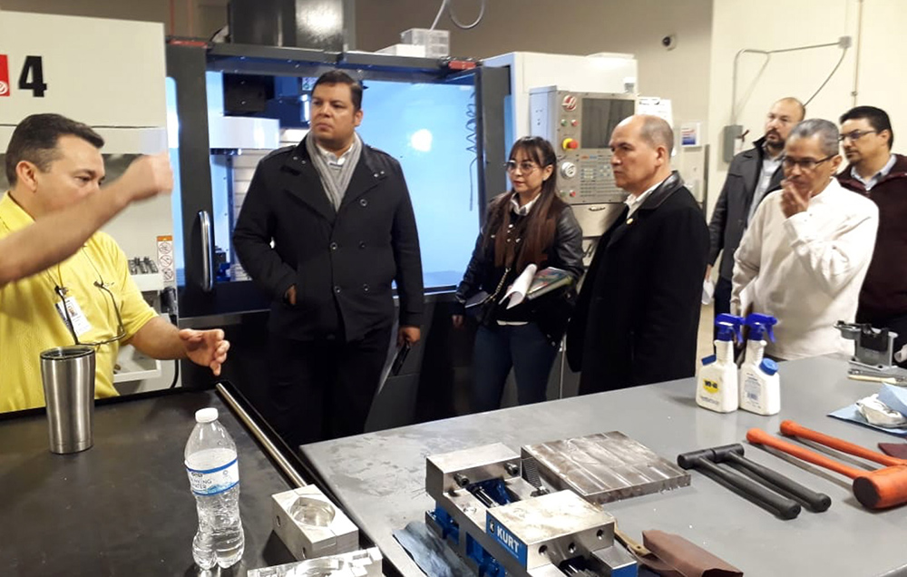 Estrecha UAT vínculos con el South Texas College