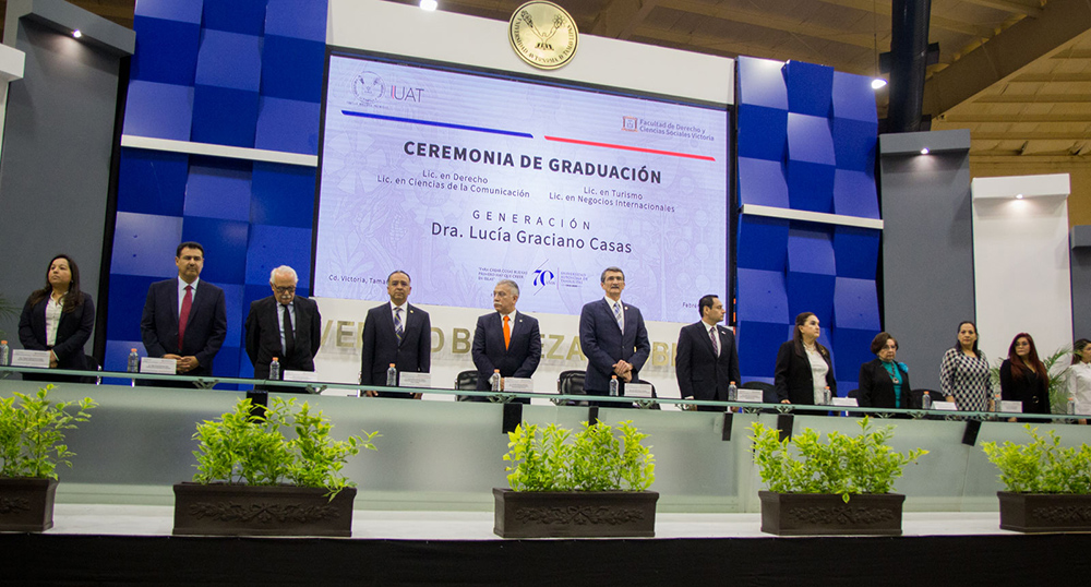 Egresan profesionistas en Derecho, Comunicación y Negocios Internacionales