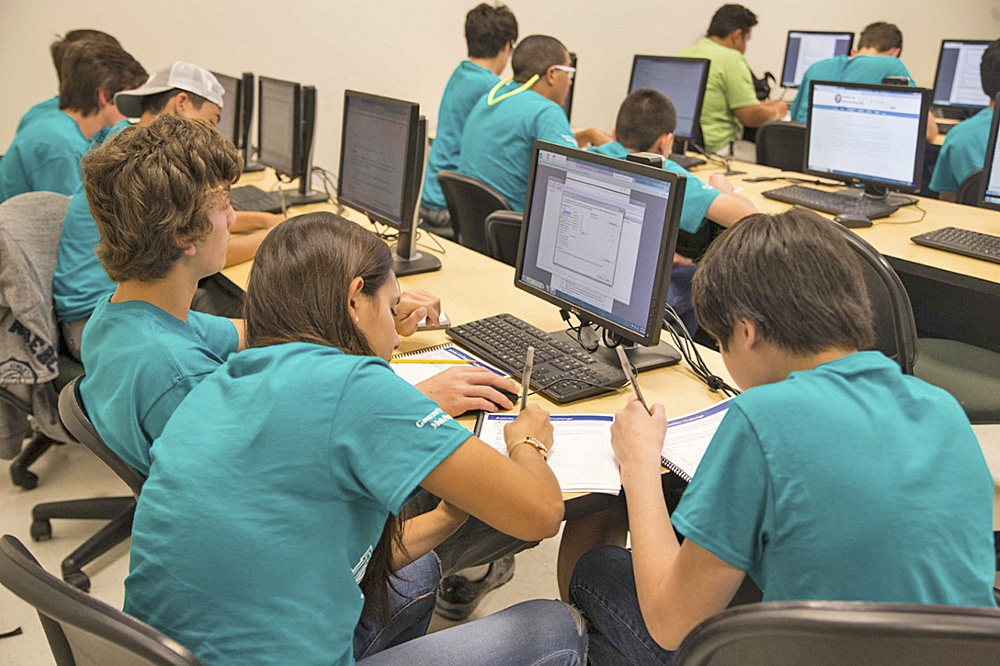 Nuevo programa de crédito dual prepara a futuros estudiantes de ciberseguridad