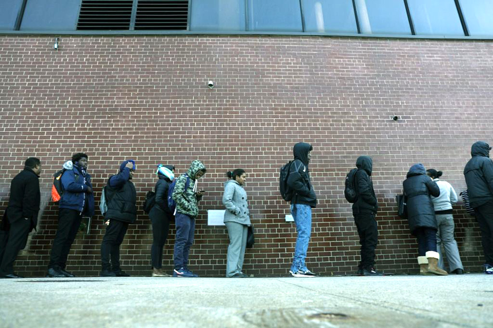 Pandemia desemplea a más de 6.6 millones de estadounidenses