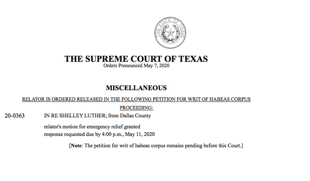 Liberan a mujer que encarcelaron por abrir su salón de belleza