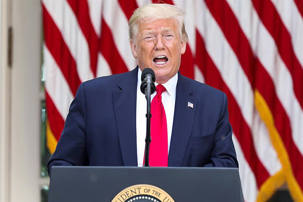 Trump congela visas hasta 2021