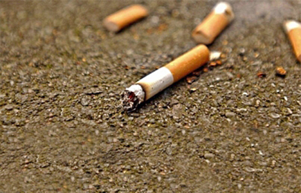 Colillas de cigarro, más contaminantes que los popotes: investigador
