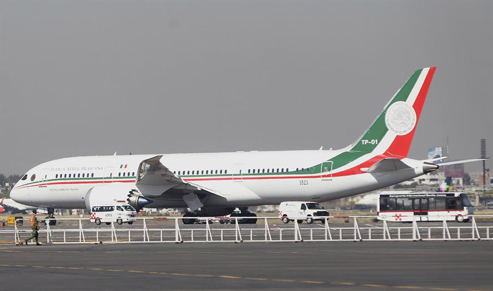 Avión presidencial vuelve a México con el anticipo de un comprador