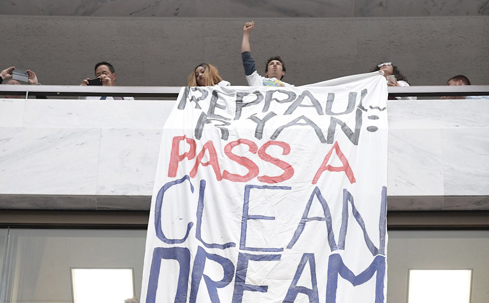 Gobierno rechaza nuevas solicitudes de DACA y limita las extensiones a un año