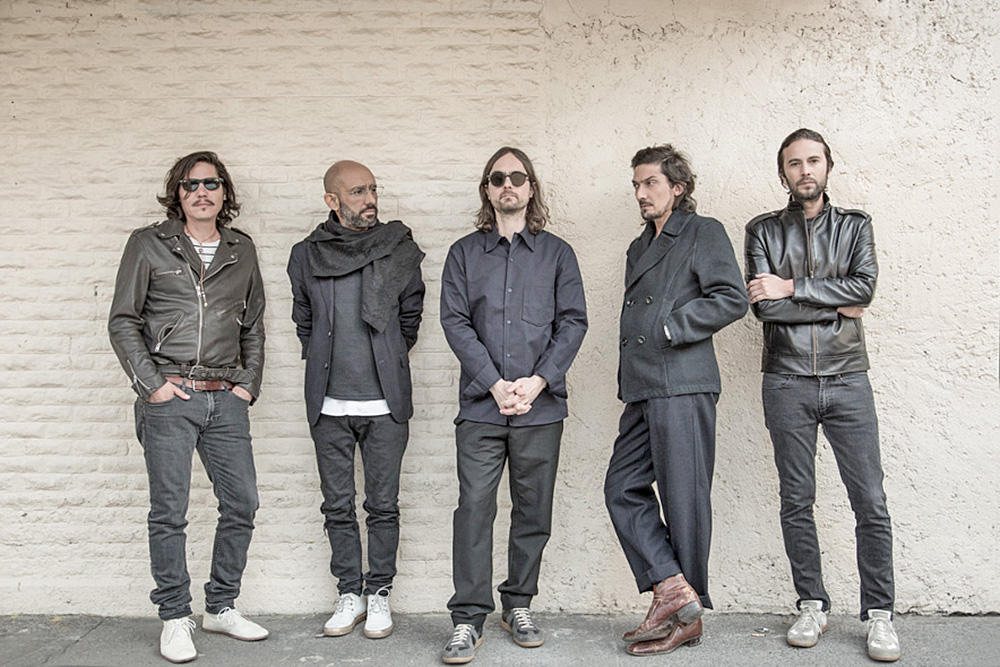 El espíritu musical de ZOÉ se manifiesta en su nuevo sencillo “FIEBRE” 