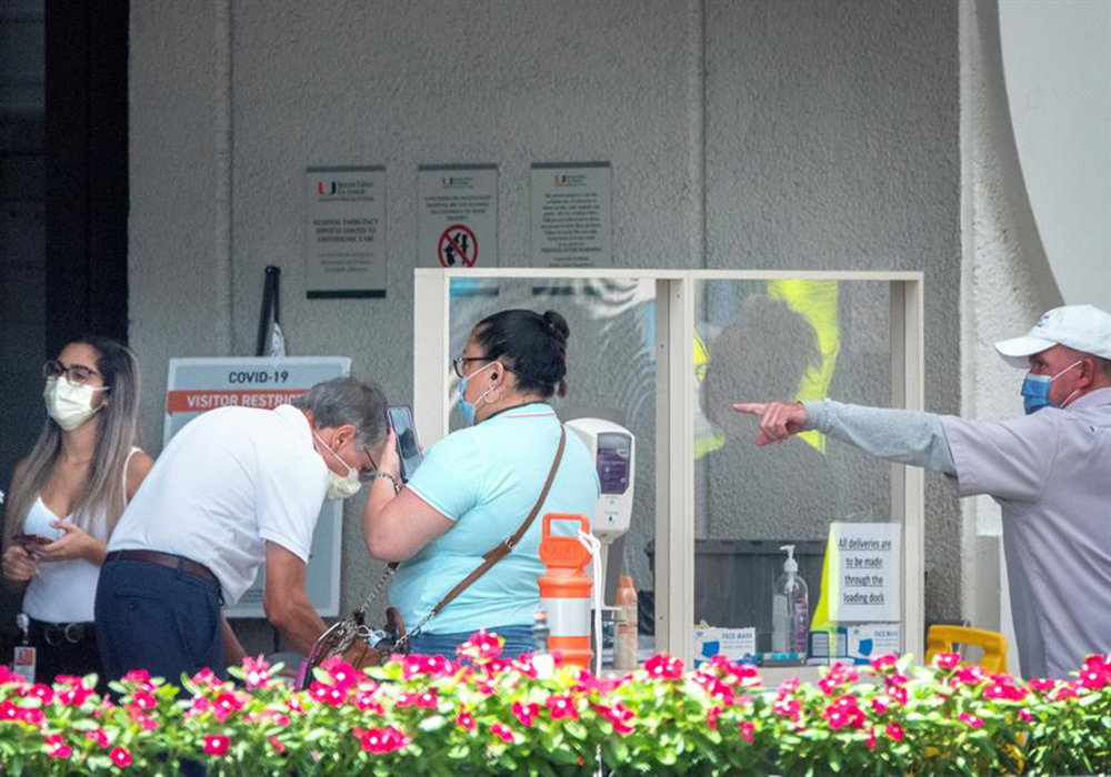 Florida rompe récord nacional de casos de COVID-19 en un día con 15,300