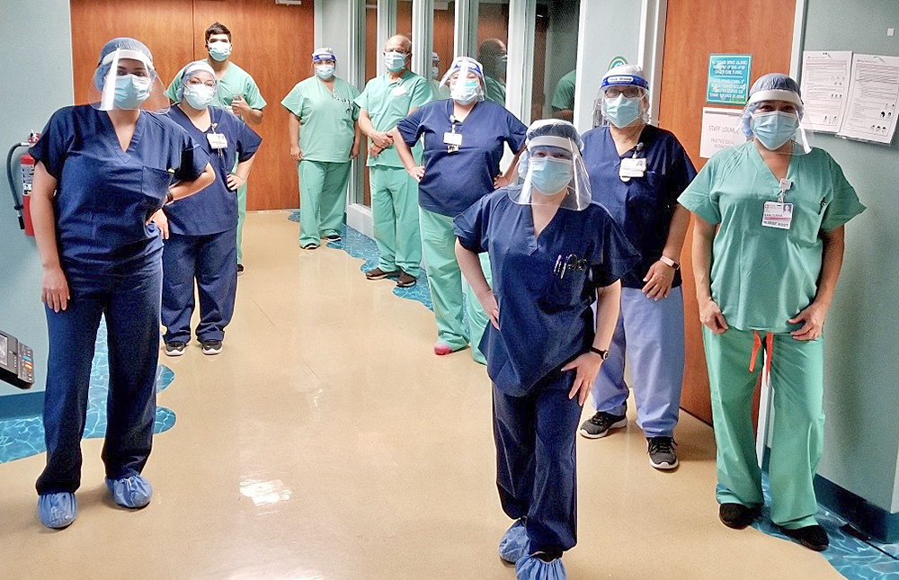 Enfermeros del hospital agradecidos por donaciones de alimentos