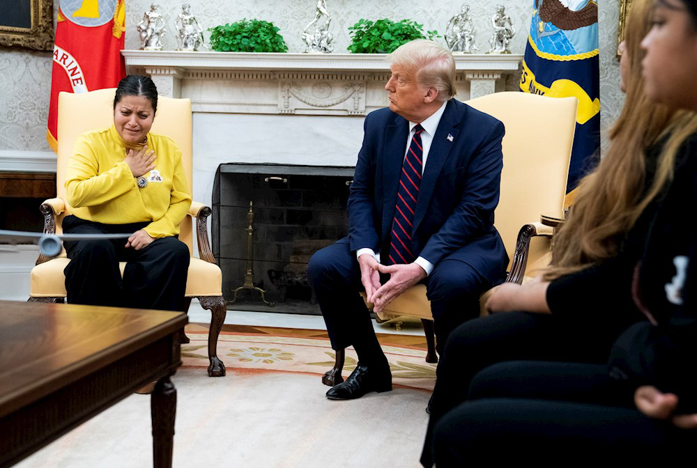 Familia de soldado hispana asesinada se reúne con Trump y reclama legislación