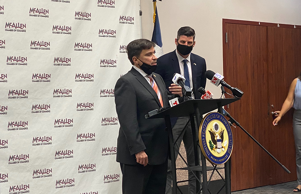 Congresista González elogia decisión de frenar deportación de estudiantes con visa