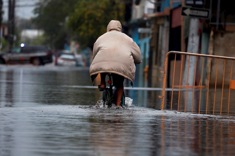 Laura sin incidencias de momento en Puerto Rico, va hacia el Golfo
