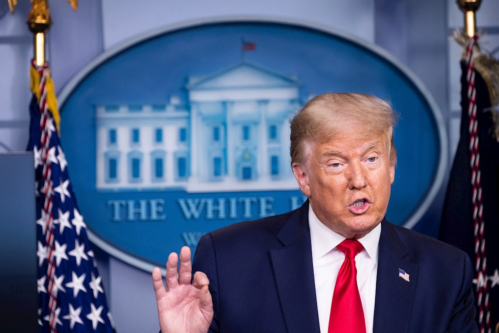 Trump dice que Rusia “se saltó ensayos” para su vacuna y EE.UU. no lo hará