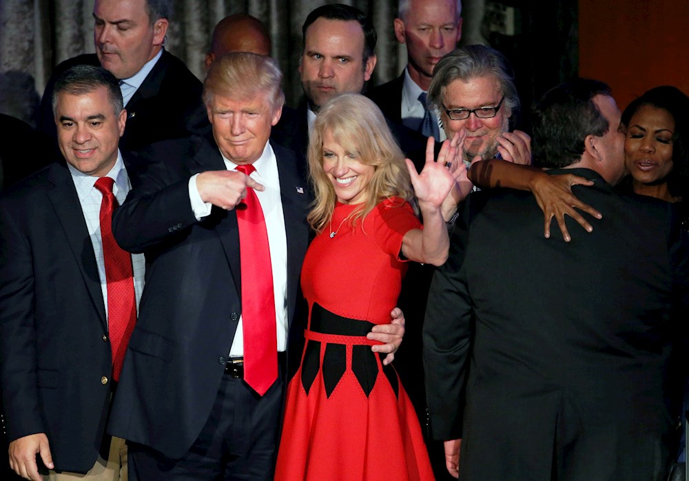 Conway, una de las figuras más mediáticas del gobierno Trump, deja su puesto