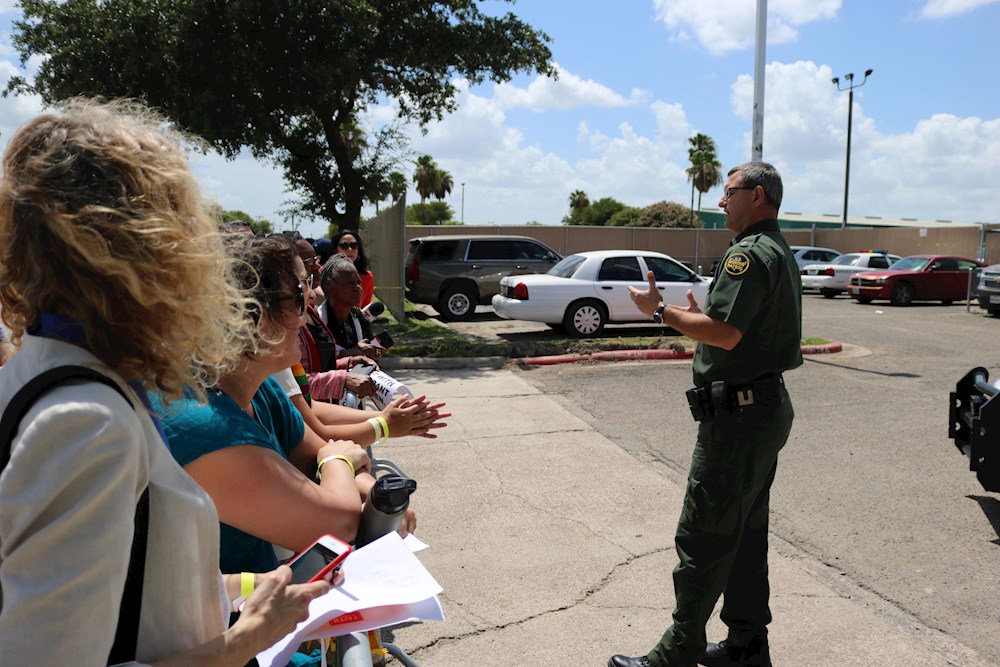 Juez quita a los agentes de CBP la capacidad de decidir en casos de asilo