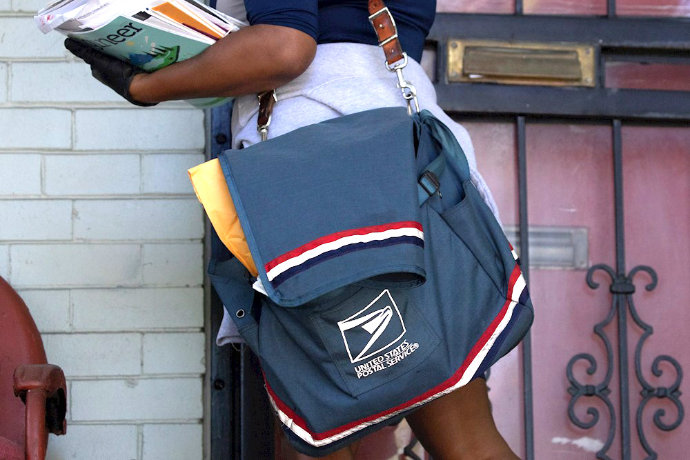 Servicio Postal de E.U. frena polémicos cambios hasta después de elecciones