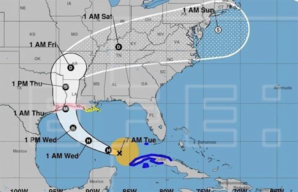 Gobernador Abbott alerta que Texas debe estar listo para posible huracán categoría 4