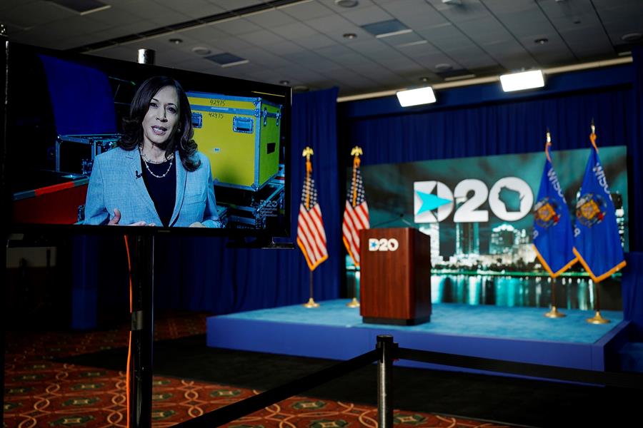 Supervivientes de tiroteos piden votar por Biden para “detener” la violencia