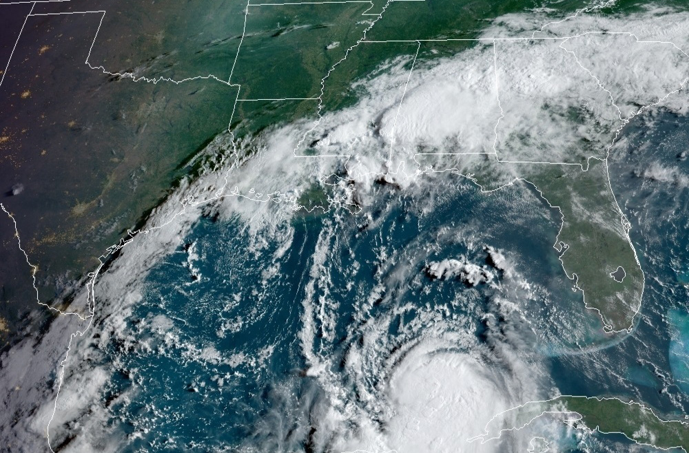 Laura toma fuerza en el Golfo, rumbo a Texas y Louisiana