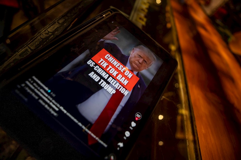 Gobierno Trump prohíbe la distribución de TikTok y WeChat desde el domingo
