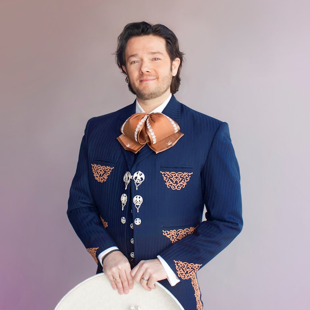 Tenor Arturo Chacón: “En mi corazón, nació primero el mariachi que la ópera”