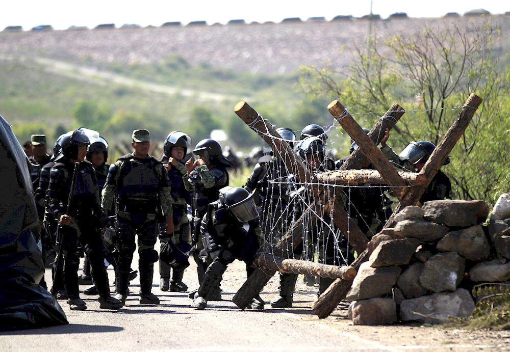Detienen a 6 guardias nacionales por la muerte de mujer en protesta en México